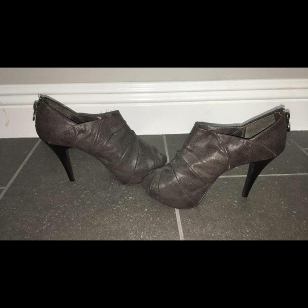 Simply Vera Heels